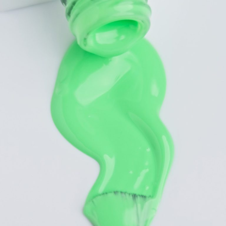 MODNY PEDICURE NEONOWY LAKIEREM HYBRYDOWYM