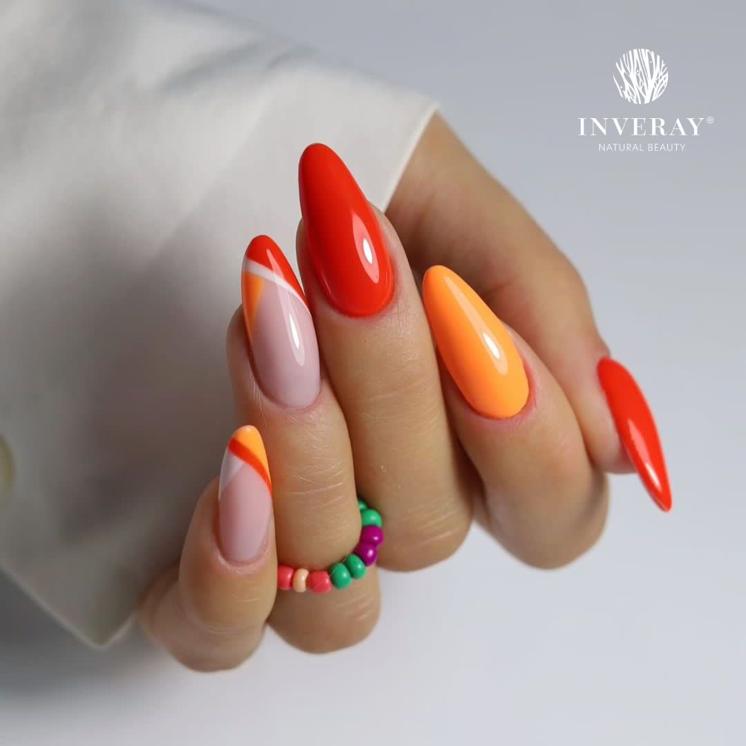 Pomarańczowo-czerwony manicure