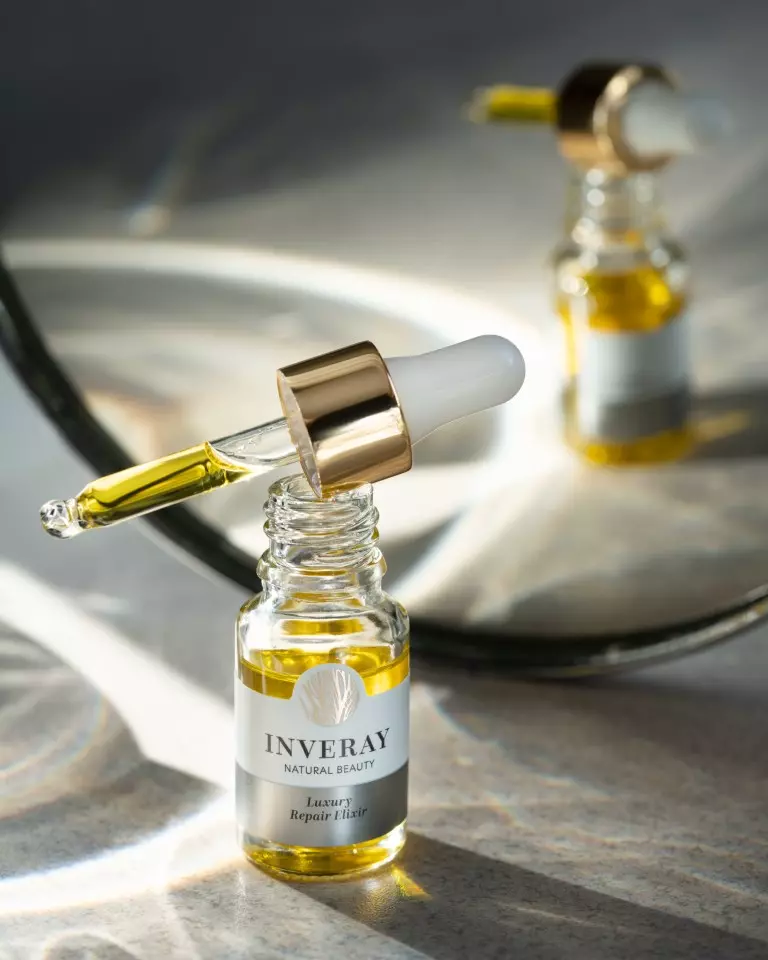 zadbana skóra dłoni wymaga używania kremu do rąk