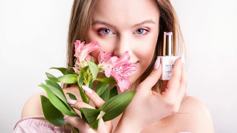Jaki delikatny manicure hybrydowy na każdą okazję?