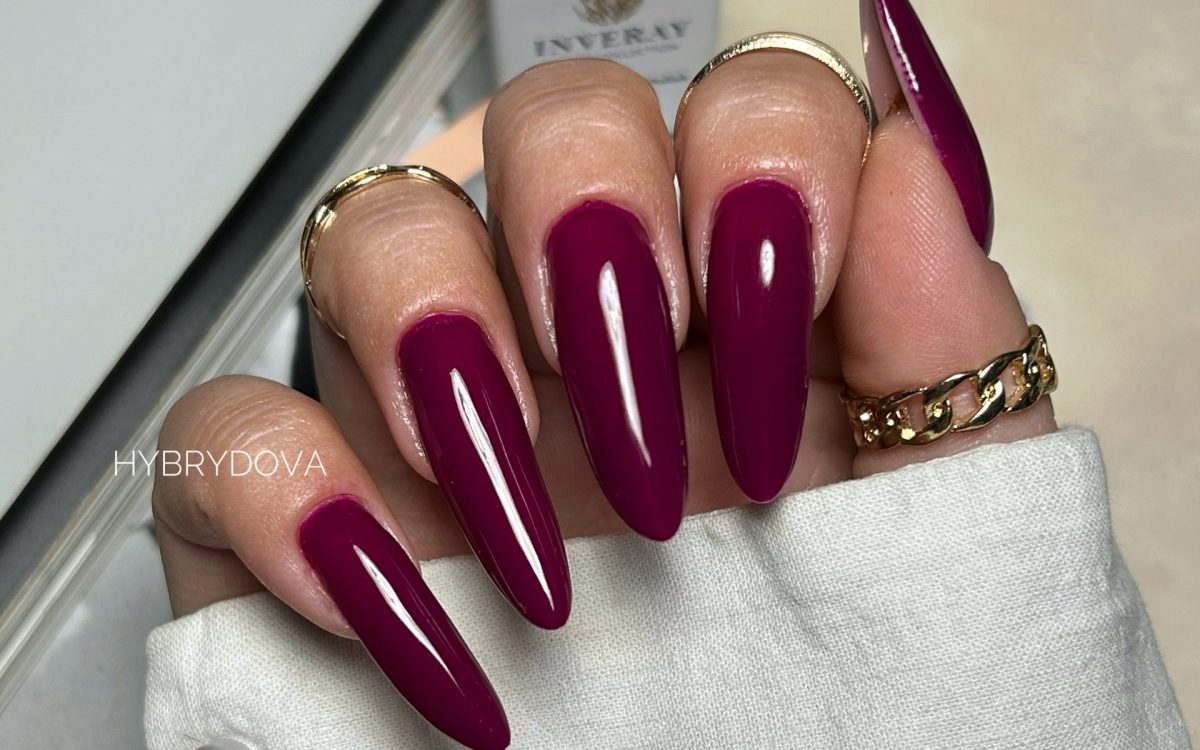 bordowa stylizacja nails