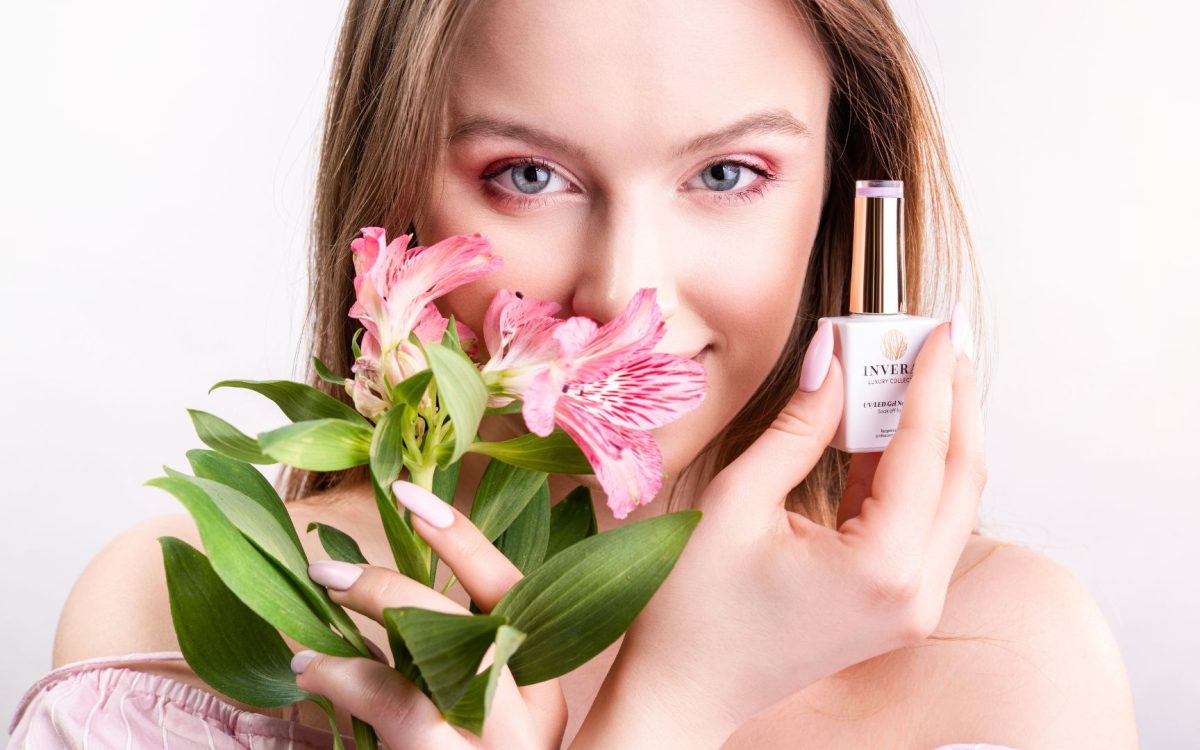 delikatny manicyre hybrydowy