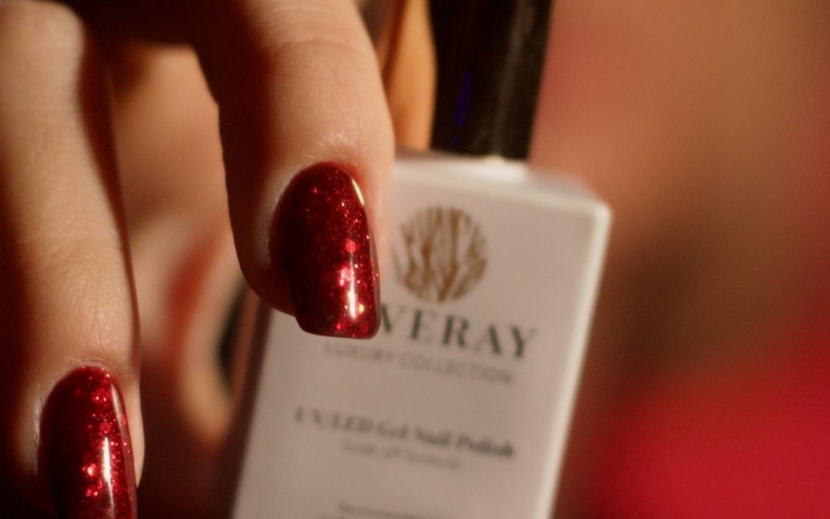 manicure bordo brokat