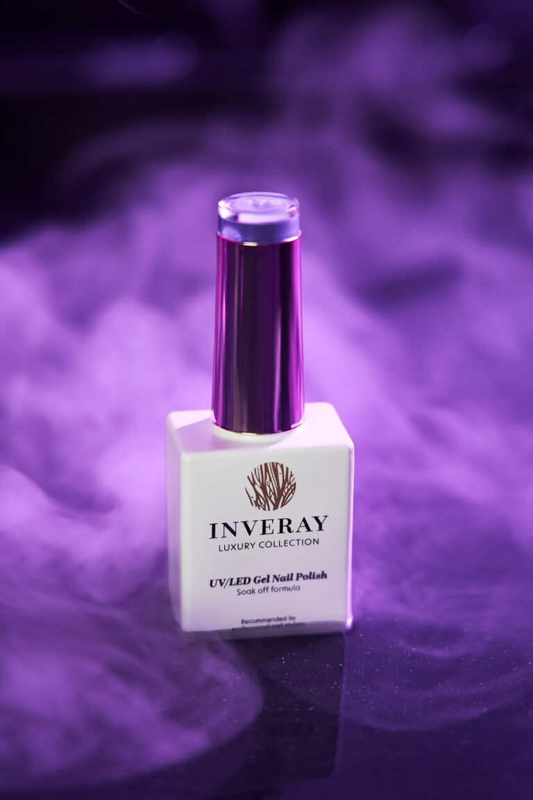 LIŚCIE NA PAZNOKCIACH – TRENDY ŚWIATOWE W MANICURE JESIEŃ 2024