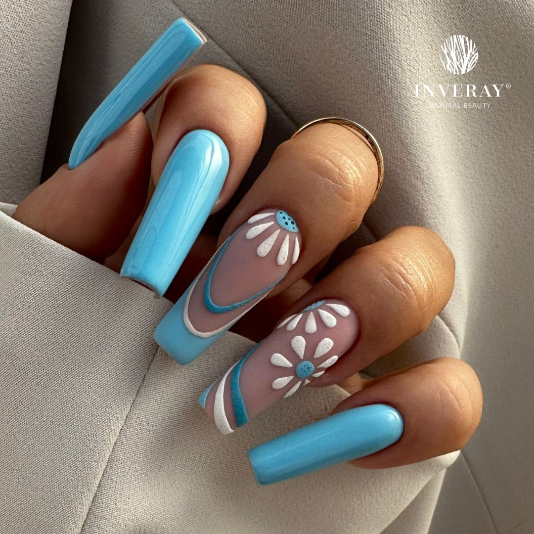 Błętkitny manicure