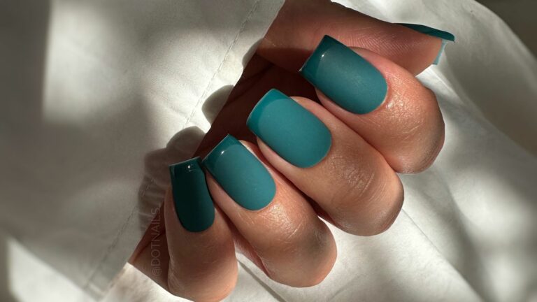 Krótkie paznokcie hybrydowe na jesień – poznaj modny manicure!