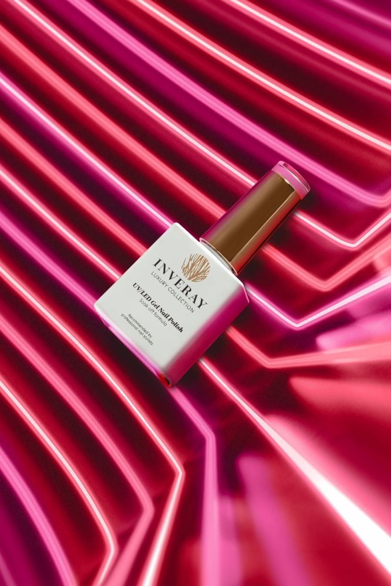 LAKIER HYBRYDOWY RÓŻOWY NA PAZNOKCIACH