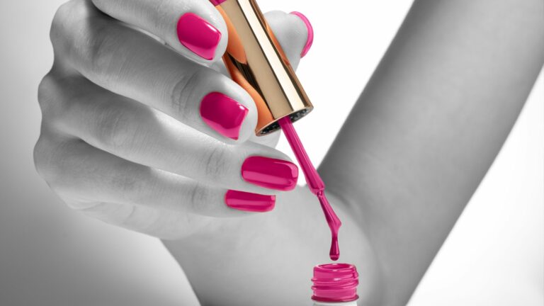 różowe paznokcie, manicure, różowy październik, walka z rakiem